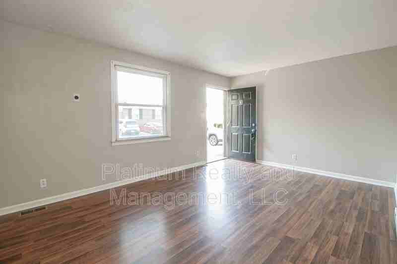 805 Golfview Pl #3 - Photo 3 of 16