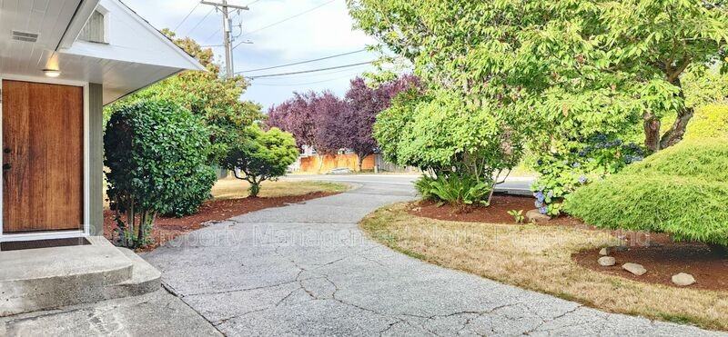 4612 67th Ave Ne - Photo 3 of 38
