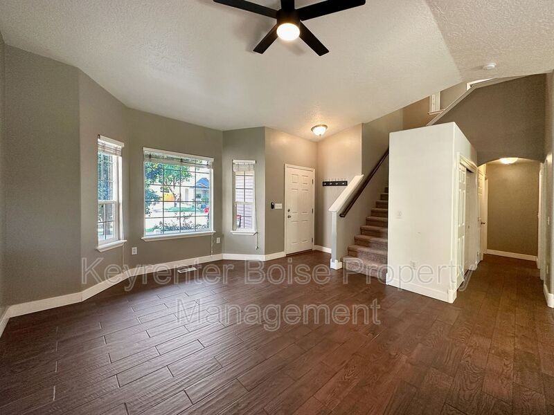 1450 W Saint Patrick St - Photo 2 of 24