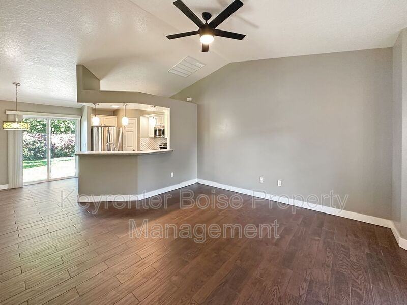 1450 W Saint Patrick St - Photo 3 of 24