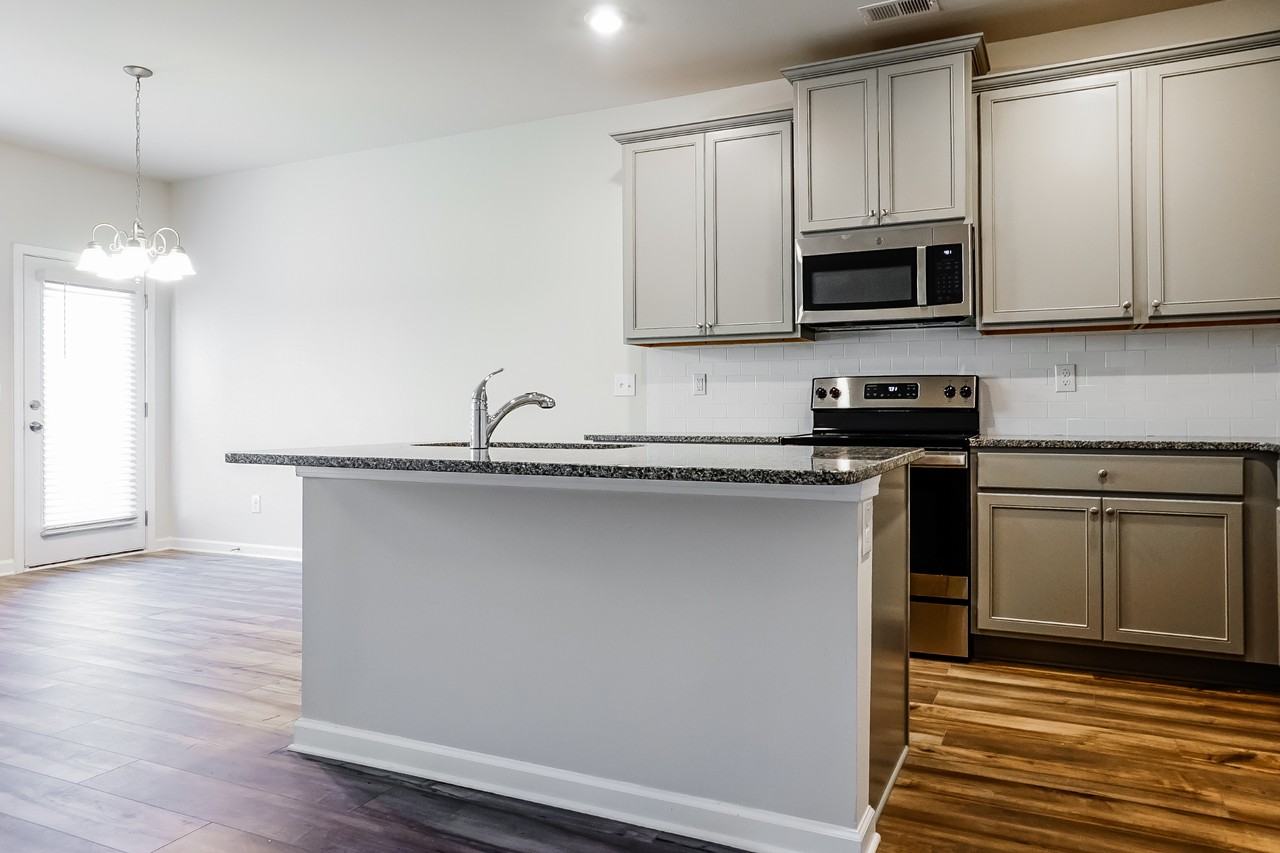 2833 Saratoga Lake View - Photo 7 of 18