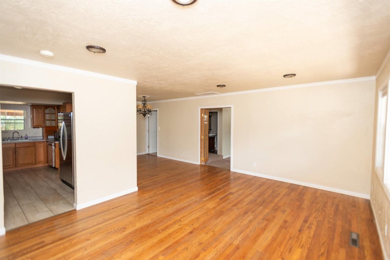 307 N 3rd St #1 - Photo 4 of 50