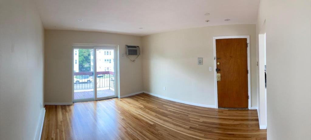 656 Hyde Park Ave - Photo 4 of 9