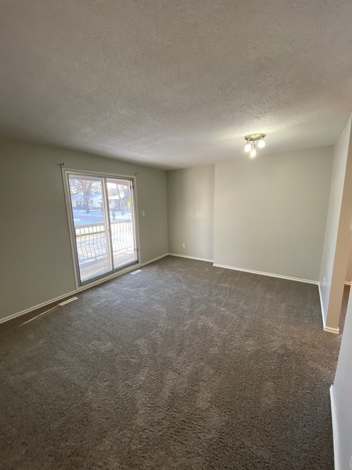 8102 81 St Nw - Photo 3 of 22