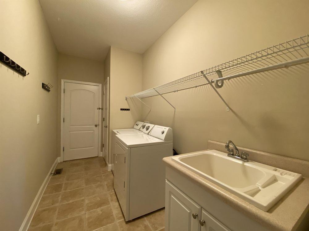 111 Oohleeno Way - Photo 3 of 31