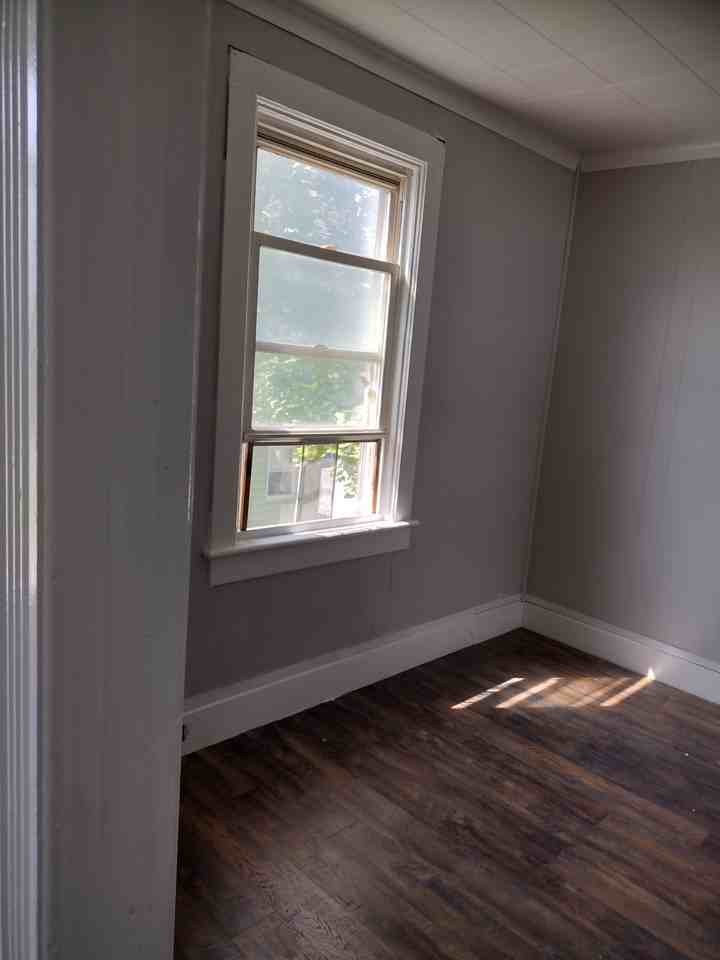 118 3rd St #2 - Photo 3 of 7