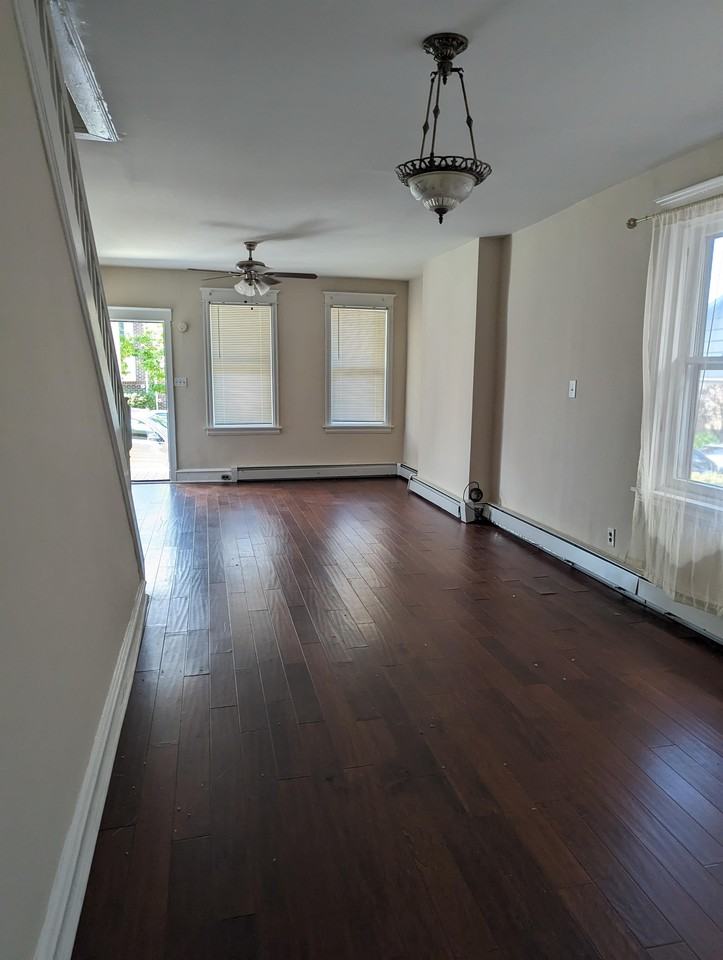 1817 W 8th St #1 - Photo 2 of 10