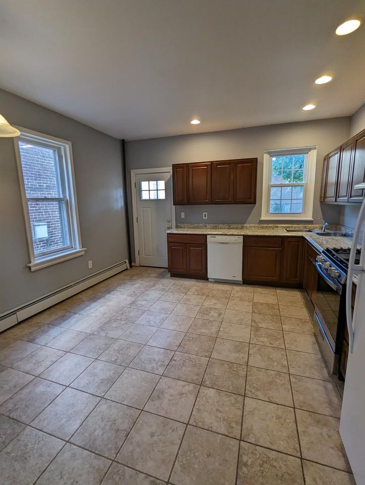 1817 W 8th St #1 - Photo 3 of 10