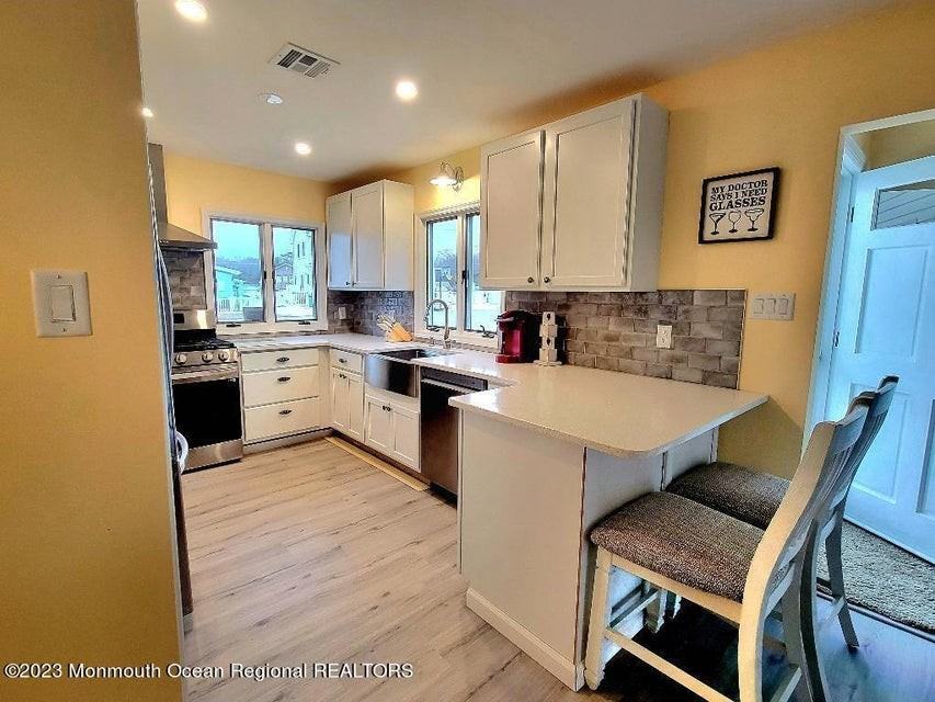 17 Betty Dr - Photo 3 of 22