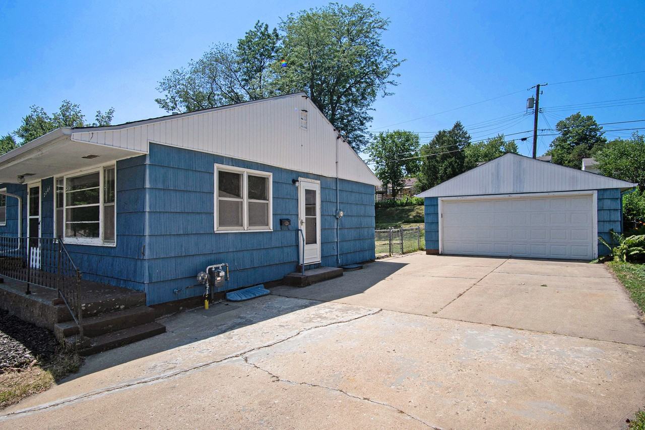 2701 S Norton Ave #1 - Photo 4 of 35