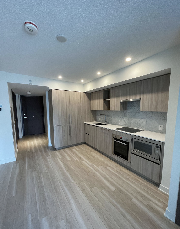 17 Bathurst Street #912