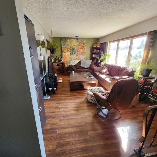 461 Meadowood Dr - Photo 2 of 14