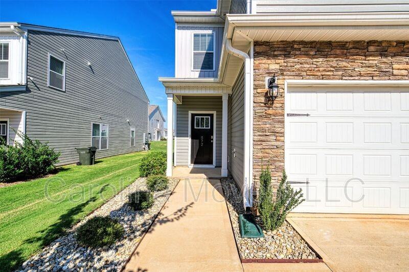 572 Yellow Fox Rd - Photo 2 of 20