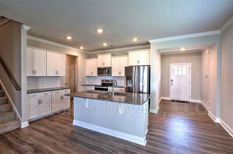 572 Yellow Fox Rd - Photo 3 of 20