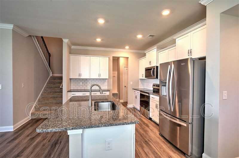 572 Yellow Fox Rd - Photo 4 of 20