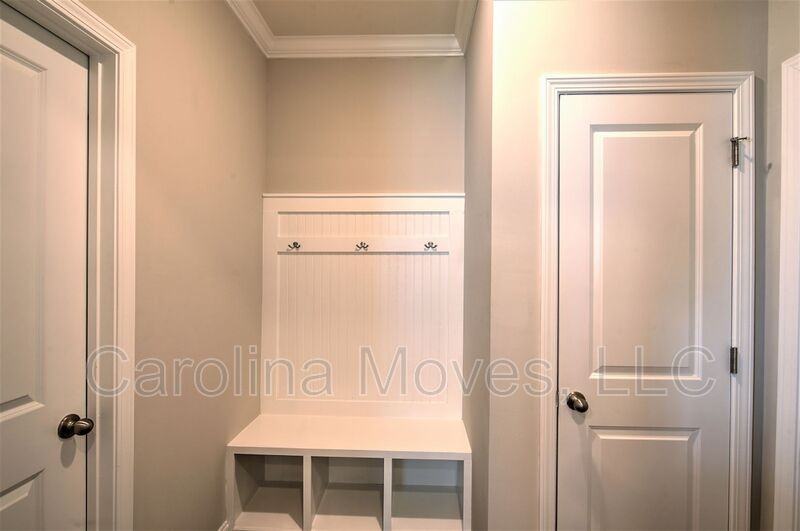 572 Yellow Fox Rd - Photo 5 of 20