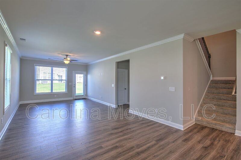 572 Yellow Fox Rd - Photo 7 of 20