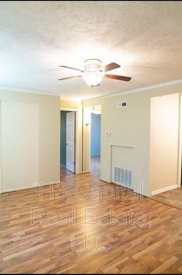 302 Cobb St - Photo 3 of 8