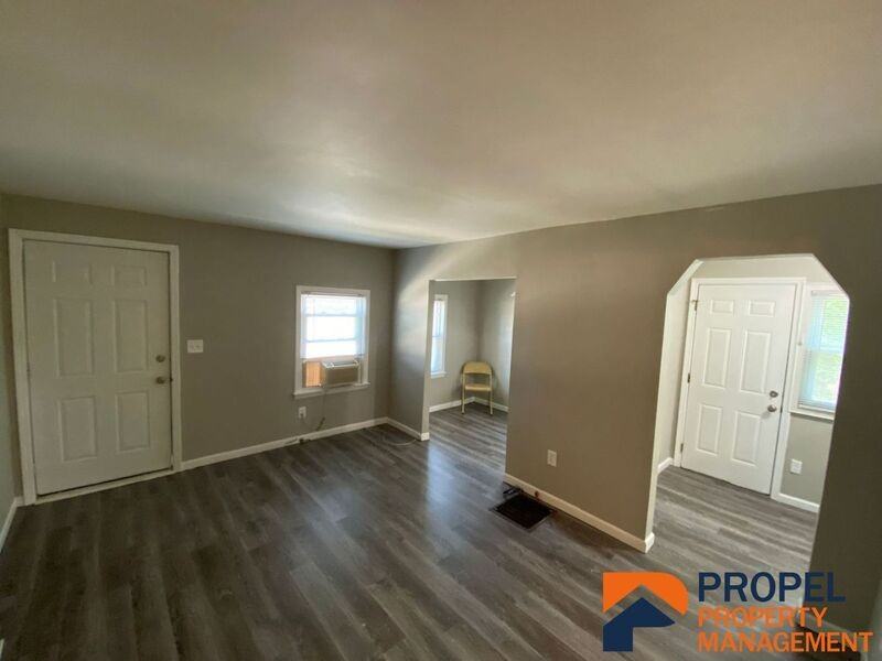 8139 Macomb St - Photo 3 of 7