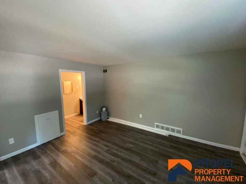 8139 Macomb St - Photo 2 of 7