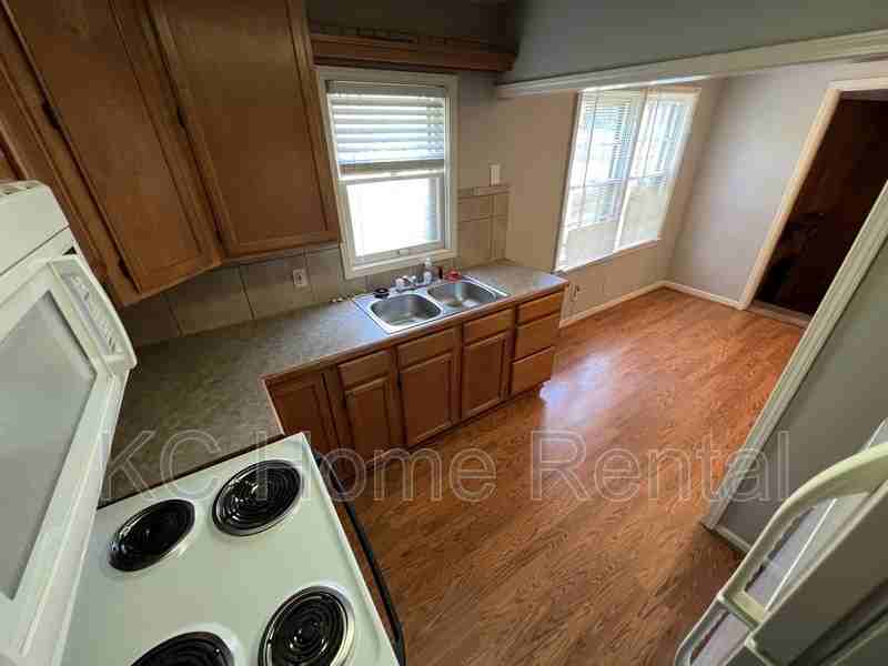 11101 Applewood Dr - Photo 3 of 39