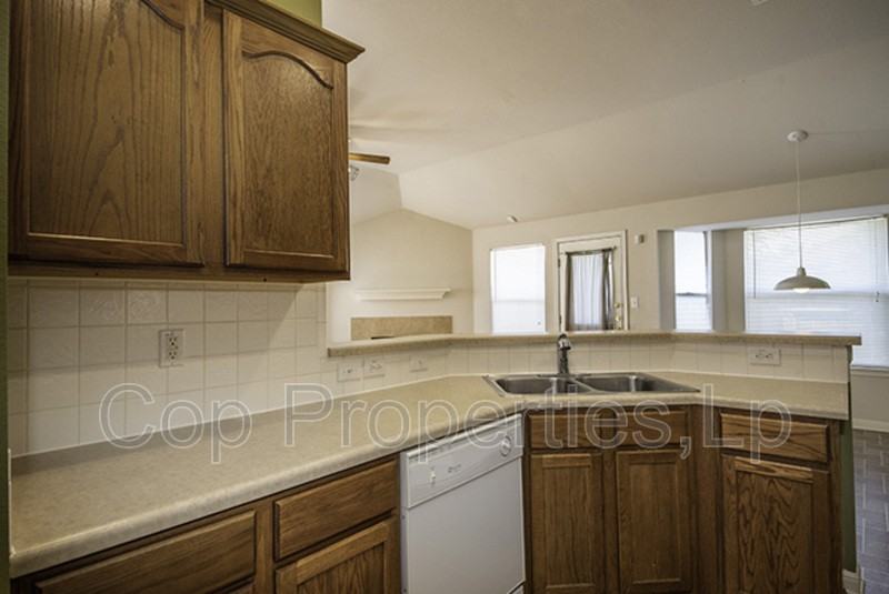 8422 Whitebrush - Photo 6 of 22