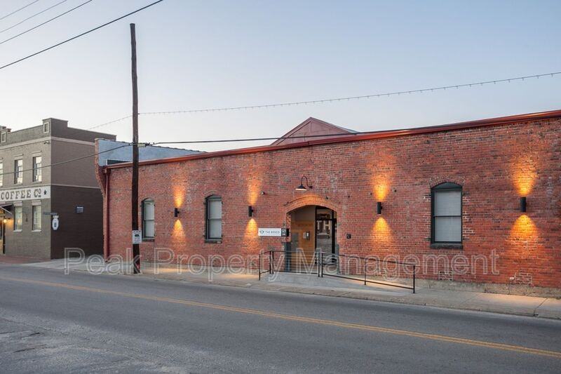 219 E Bank St #101 - Photo 6 of 9