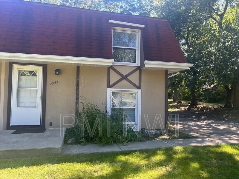 2355 Hickory St - Photo 2 of 20