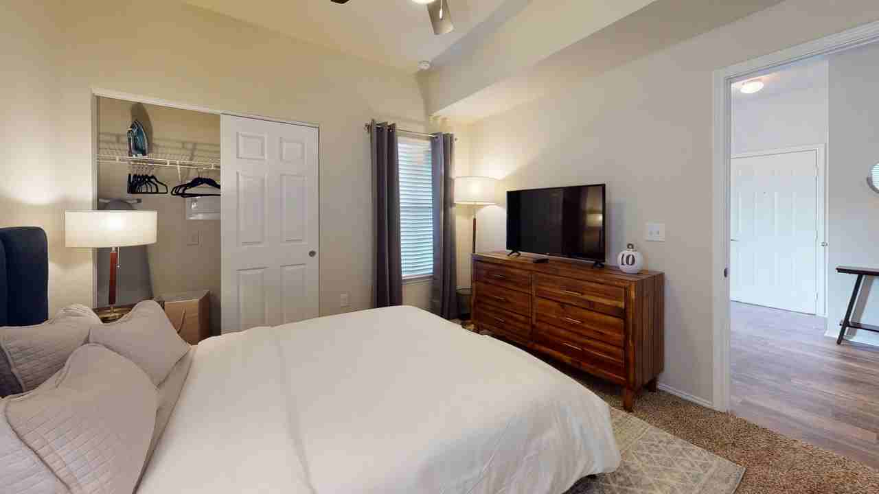 Republic Deer Creek Apartments - Photo 5 of 44