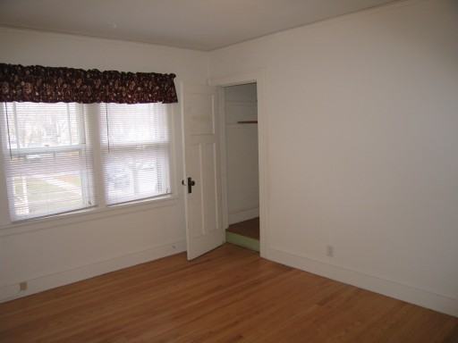 1111 Emerald St - Photo 5 of 10