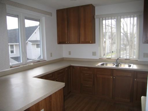 1111 Emerald St - Photo 7 of 10