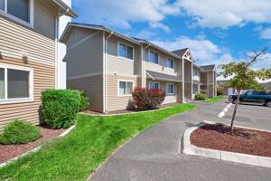 featured image of 1422 E Craig St