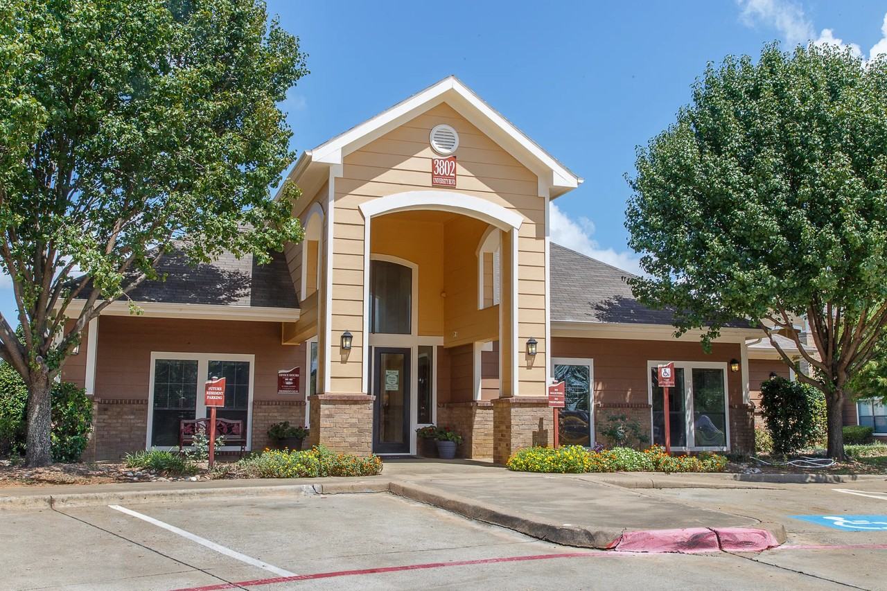 High Meadow Apartments - Photo 6 of 7