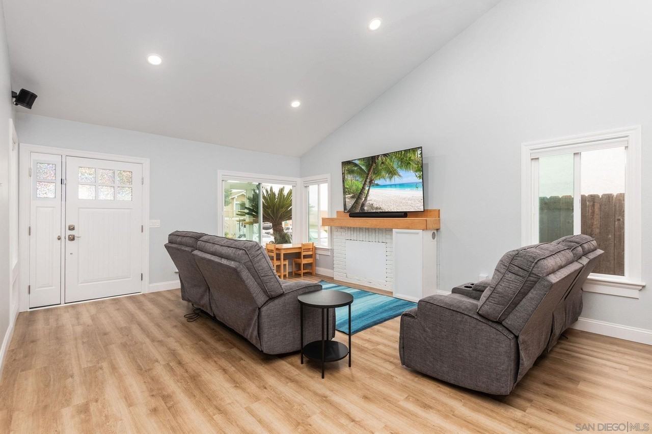 8924 La Cintura Court - Photo 2 of 12