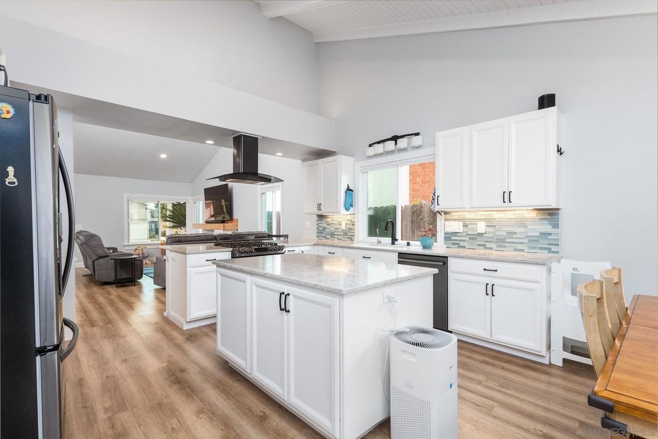 8924 La Cintura Court - Photo 3 of 12