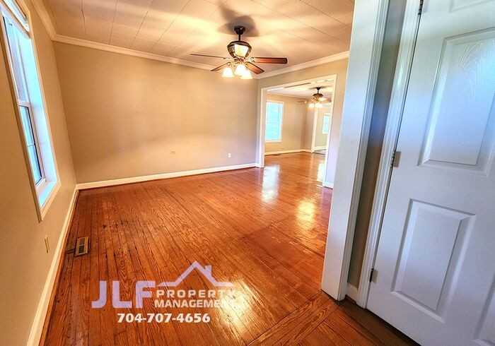 414 Link St - Photo 3 of 22