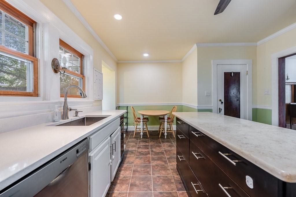 1449 Quincy Shore Dr #NA - Photo 3 of 24