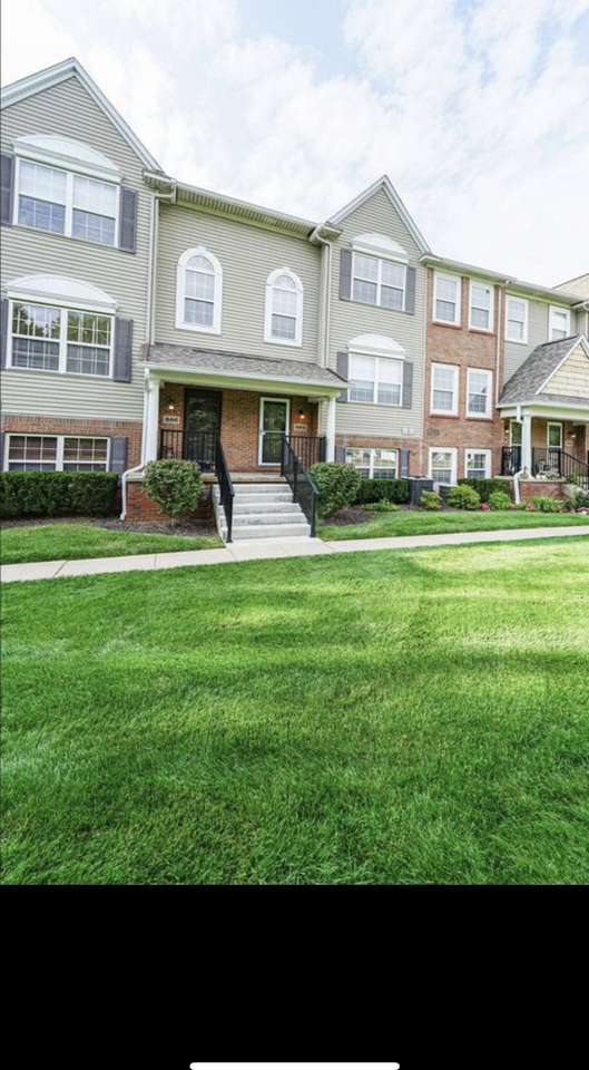 884 Eagle Dr #884 - Photo 2 of 14