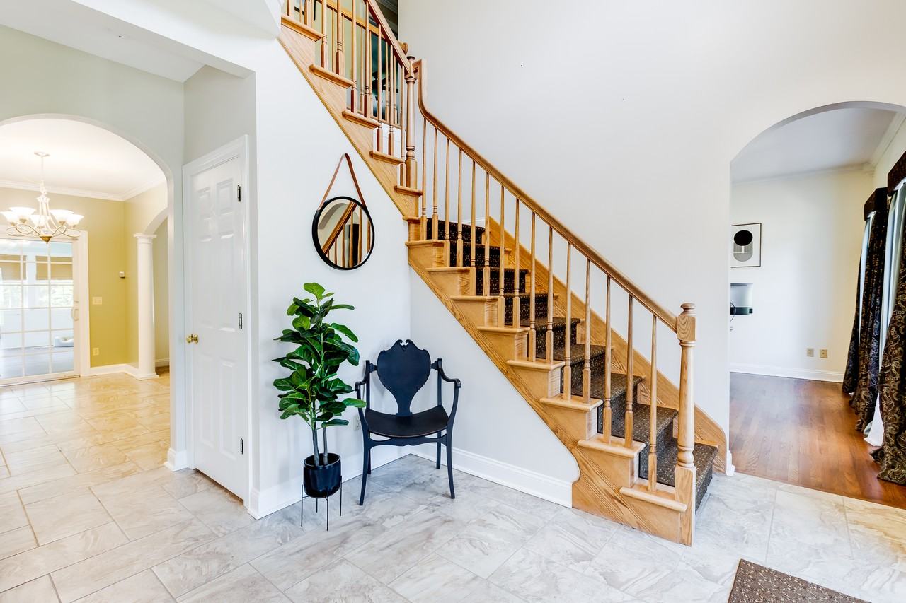 215 Southwind Dr Ne #NA - Photo 2 of 38