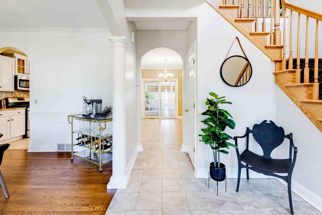 215 Southwind Dr Ne #NA - Photo 3 of 38