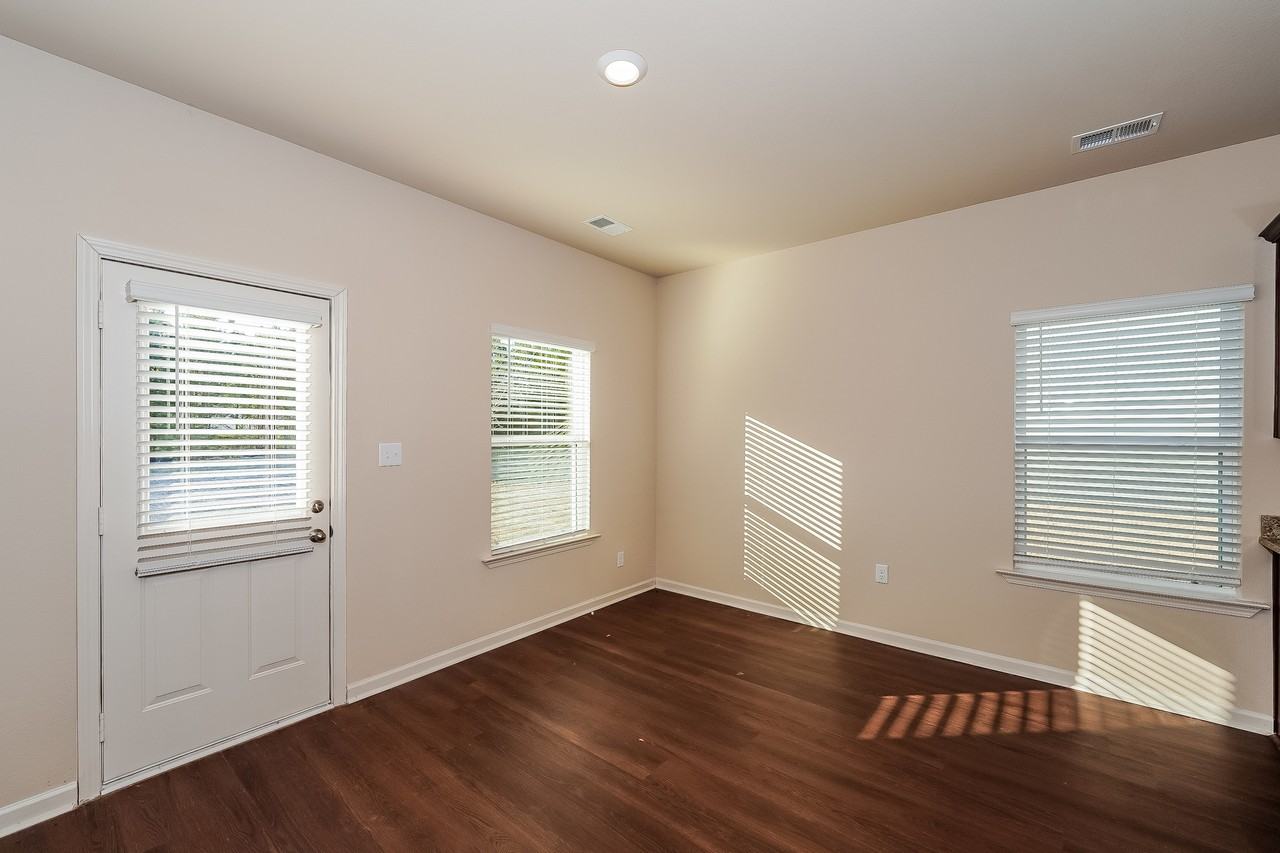 335 Clover Cir - Photo 3 of 29