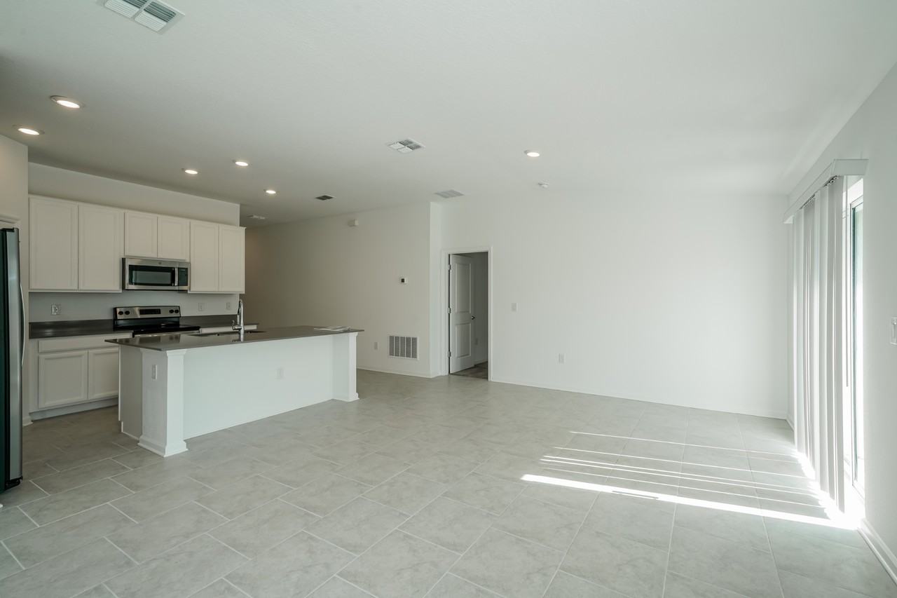 152 Pershing St - Photo 3 of 15