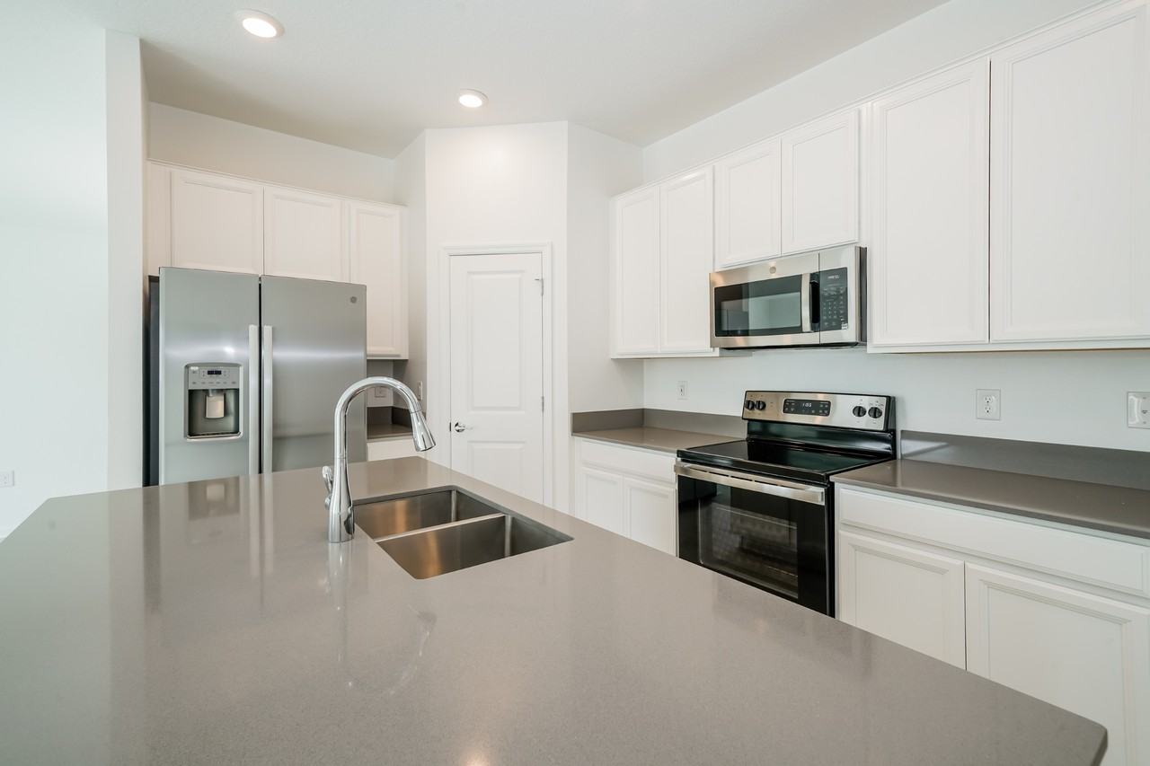 152 Pershing St - Photo 5 of 15