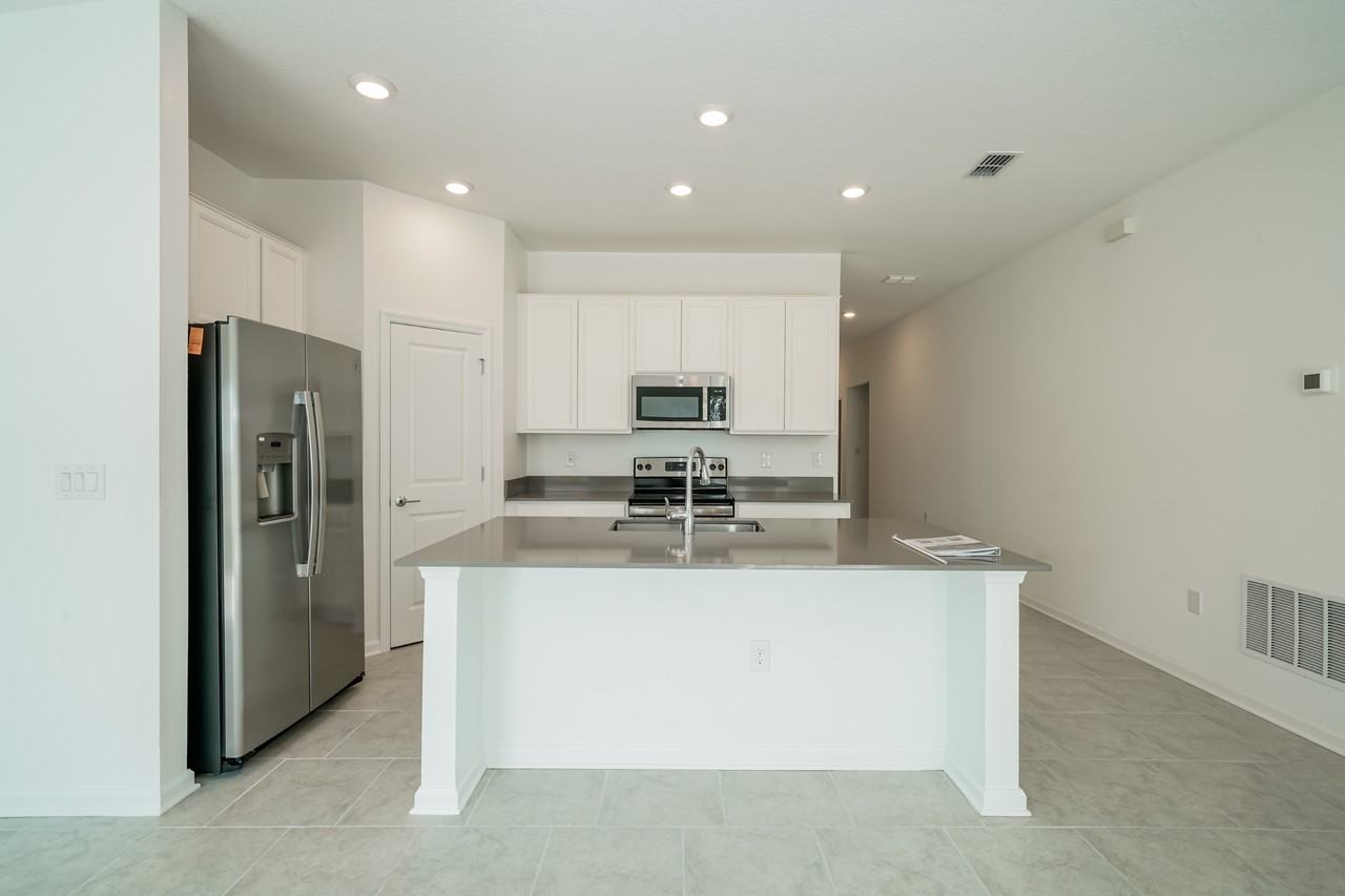 152 Pershing St - Photo 7 of 15