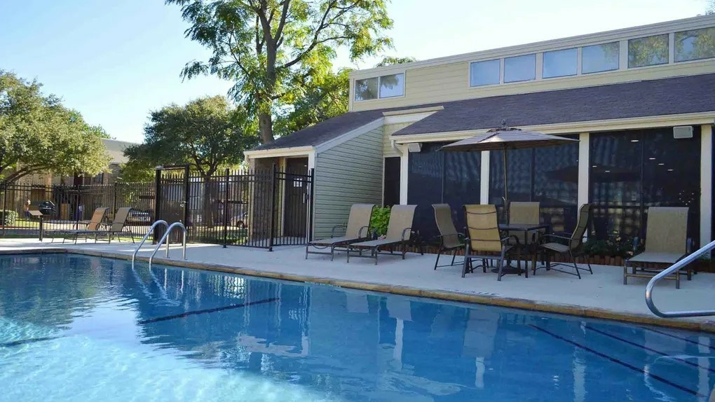 Hulen Gardens Apartments - Photo 5 of 40