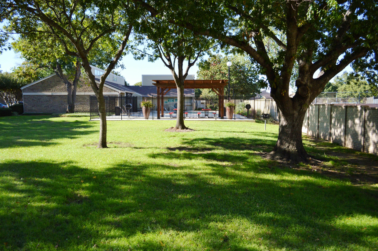 Hulen Gardens Apartments - Photo 6 of 40