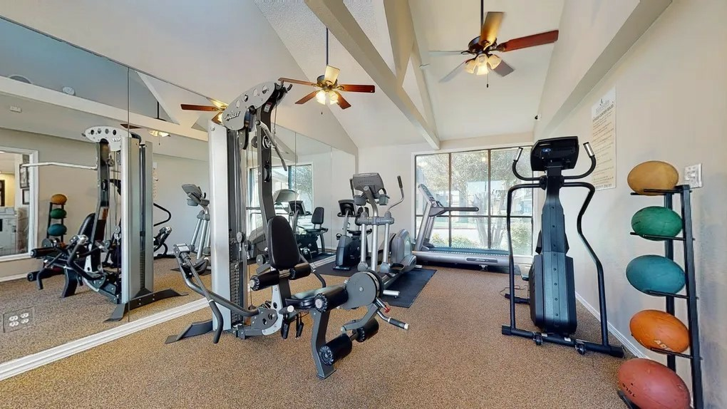 Hulen Gardens Apartments - Photo 7 of 36