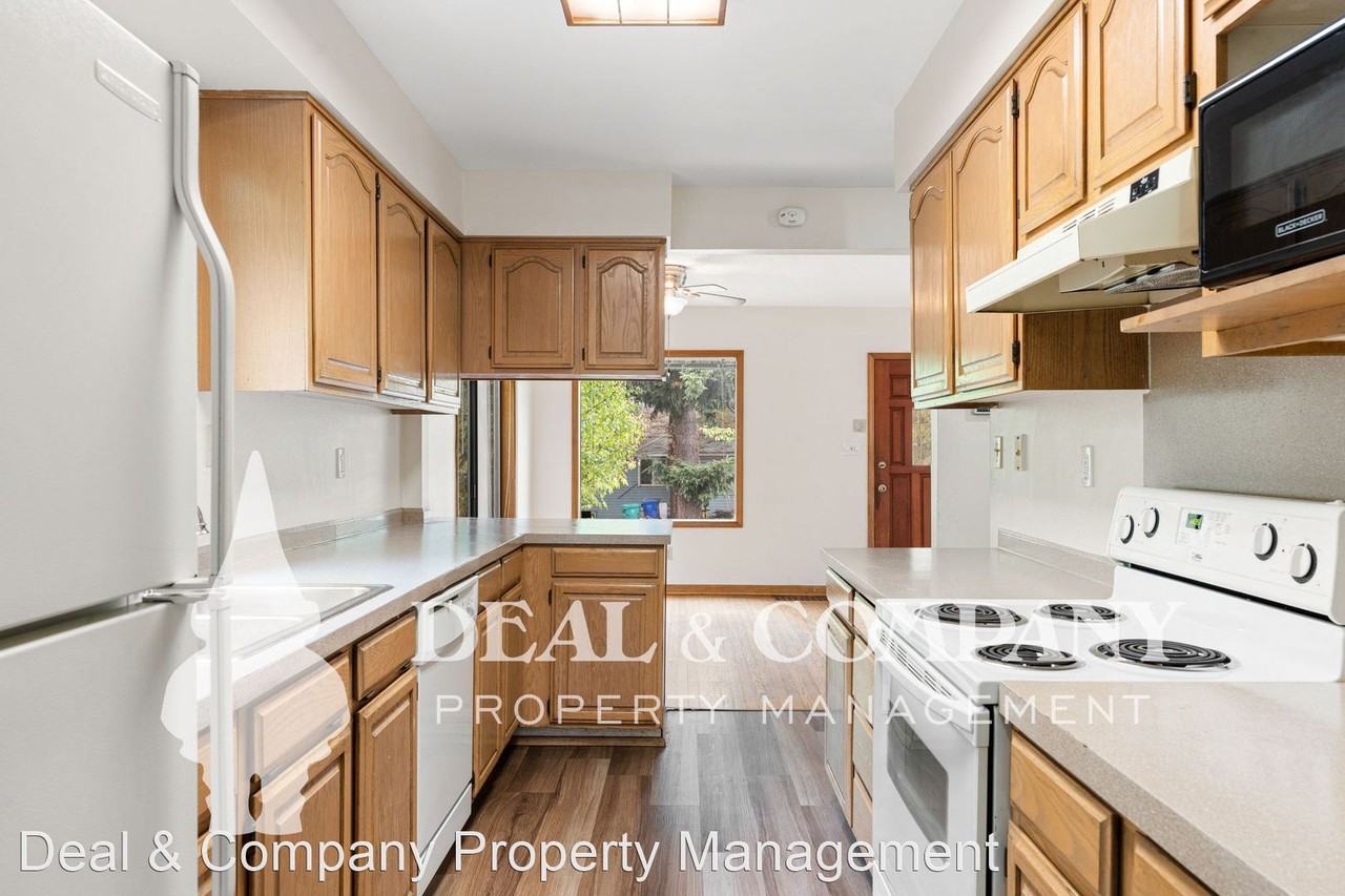 5268 N Harvard St - Photo 2 of 20
