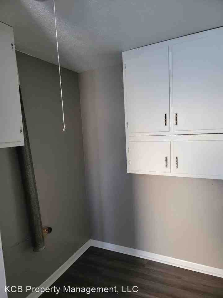 5801 Council Ring Blvd - Photo 3 of 16