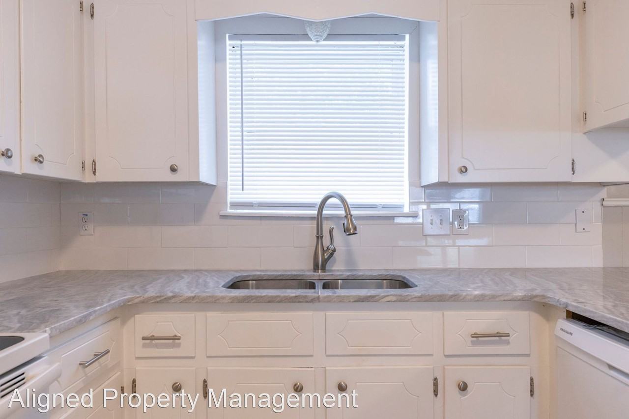 1216 Oakdale St - Photo 3 of 34